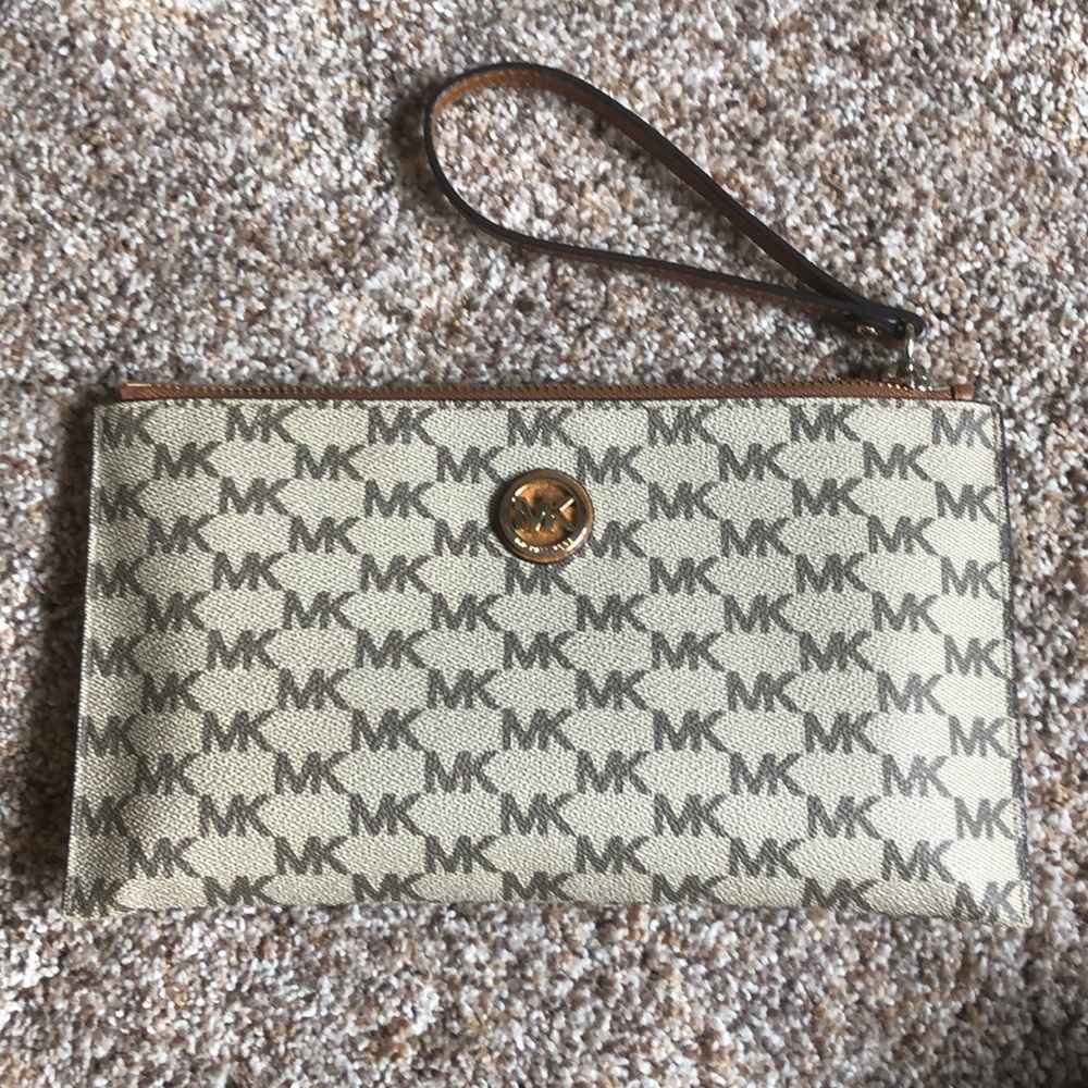 Michael Kors wristlet